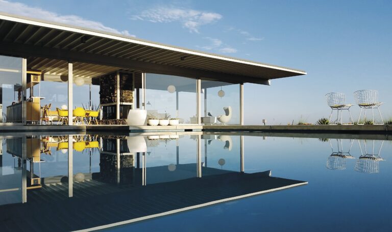 Eames House: Icon of Modern Architecture and Design Innovation